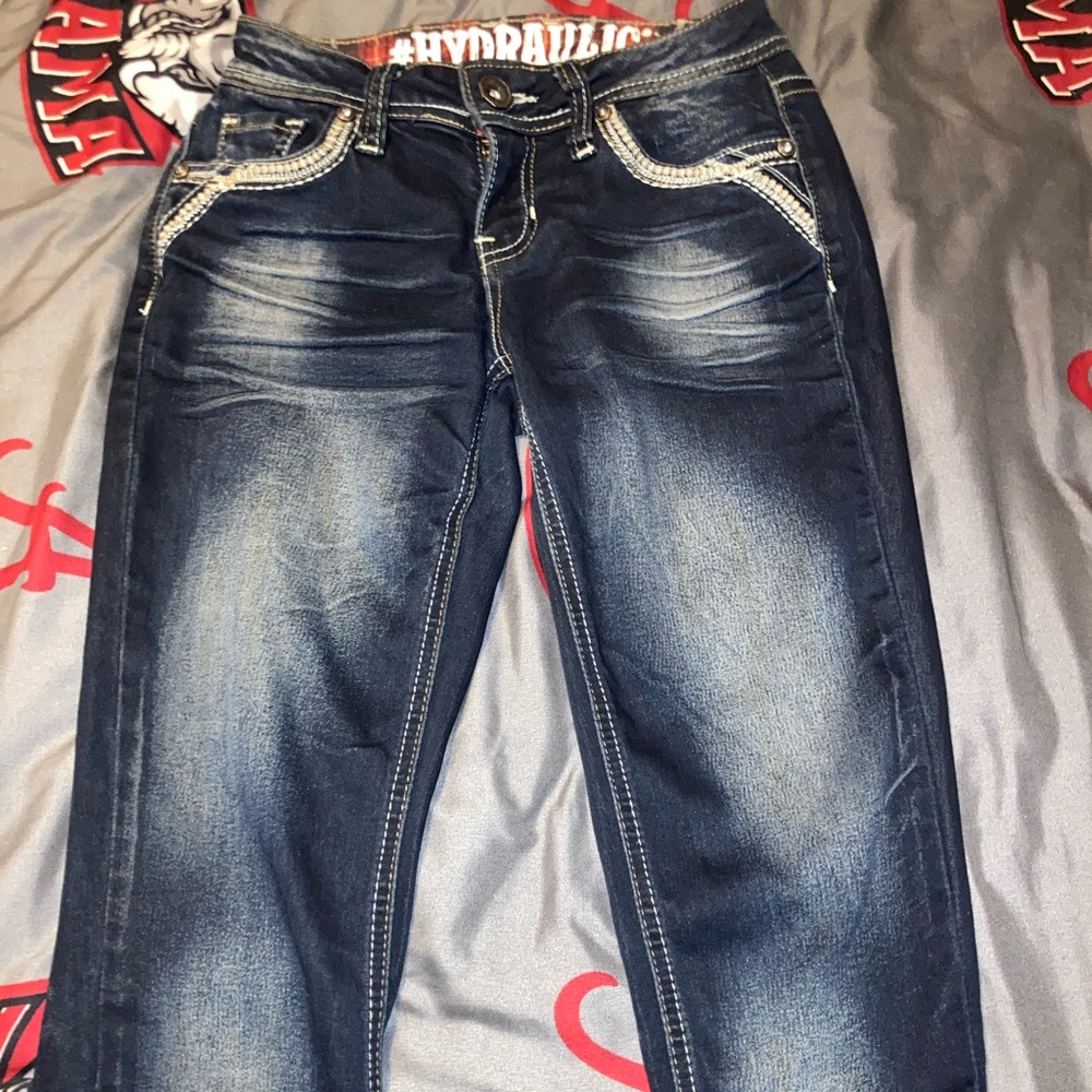 woman’s blue jeans